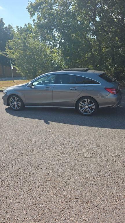 Grau Gebraucht 2016 Mercedes CLA220 Limousine | 16.499 € (Fairer Preis) - Bild 1/4