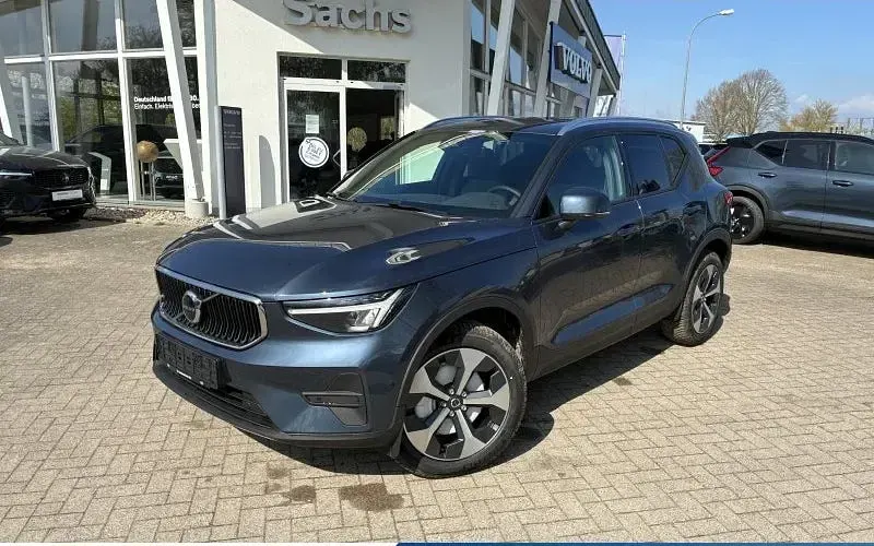 Neu Volvo XC40 Core 163 PS (119 kW) 2026 Blau SUV