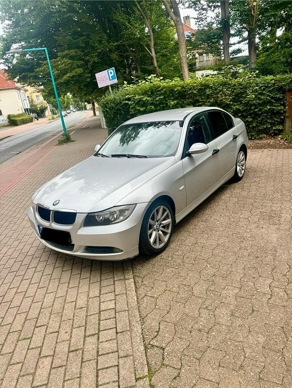 Silber Gebraucht 2006 BMW 318 Limousine | 2.300 € (Superpreis) - Bild 1/4