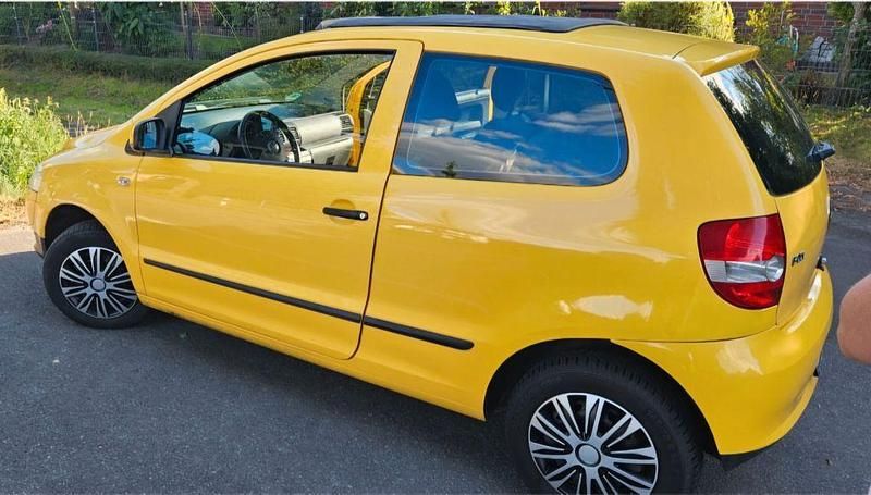 Second-hand VW Fox 55 CP (40 kW) 2007 Galben Hatchback