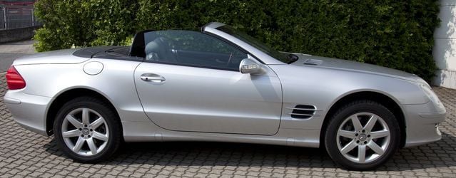 Silber metallic Gebraucht 2002 Mercedes SL500 Cabrio | 24.000 € (Fairer Preis) - Bild 1/4