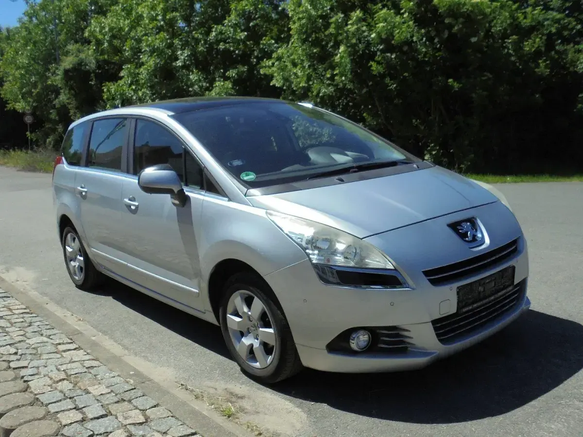 Gebraucht Peugeot 5008 110 PS (80 kW) 2010 Silber Van / Kleinbus