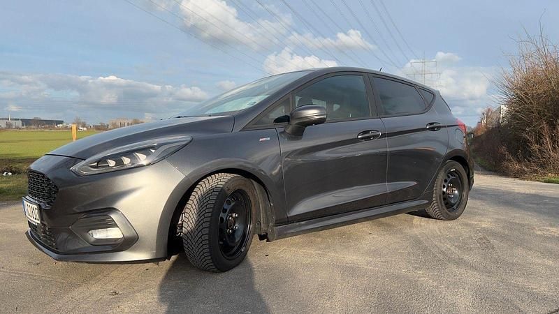 Grau Gebraucht 2019 Ford Fiesta ST-Line Kleinwagen | 14.000 € (Fairer Preis) - Bild 1/4