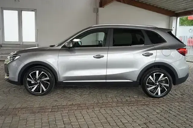 Neu MG ZS Luxury 197 PS (144 kW) 2026 Silber SUV