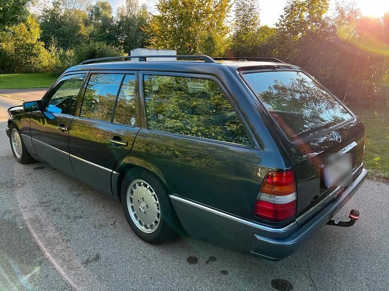 Gebraucht Mercedes E280 142 PS (104 kW) 1995 Grau Kombi