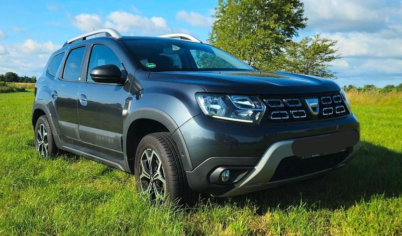 Grau Gebraucht 2018 Dacia Duster SUV | 11.990 € (Fairer Preis) - Bild 1/4