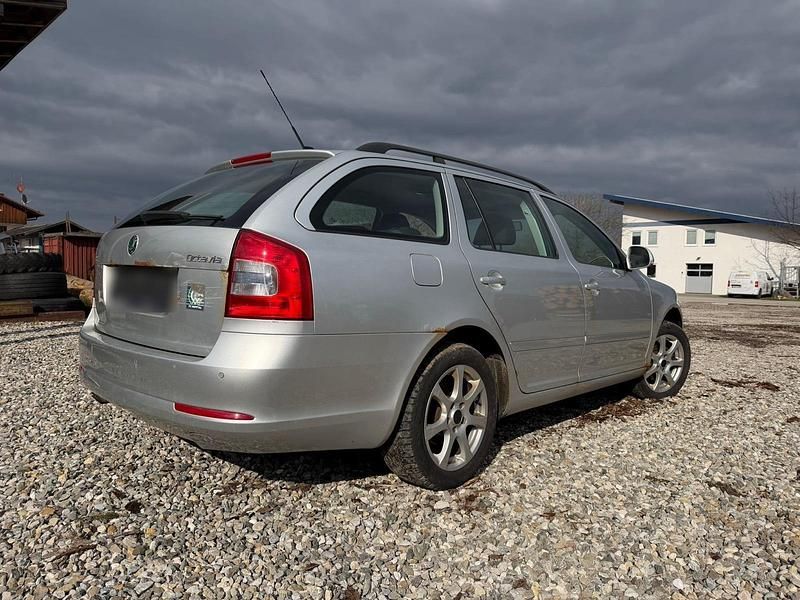 Gebraucht Skoda Octavia 106 PS (77 kW) 2010 Silber Kombi