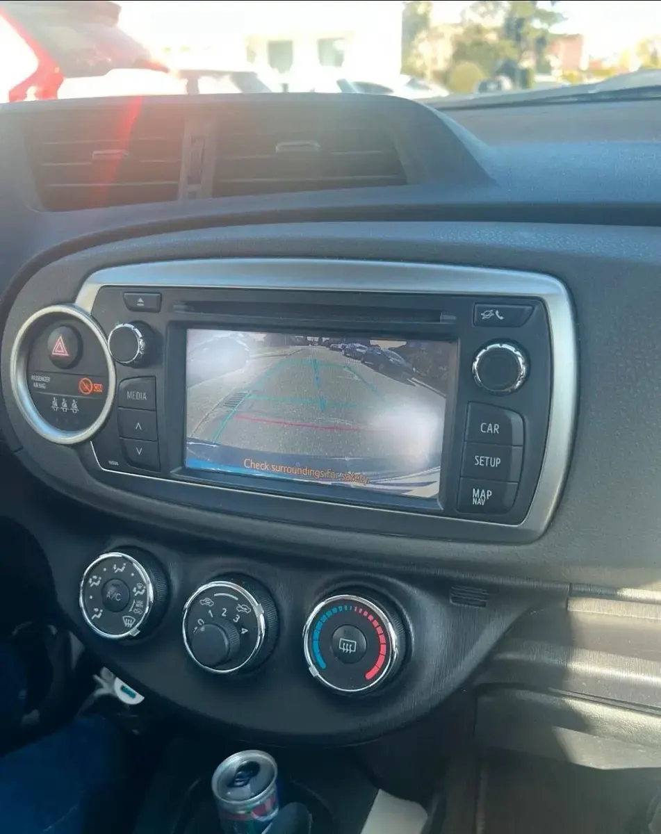 Gebraucht Toyota Yaris 69 PS (50 kW) 2014 Schwarz Kleinwagen