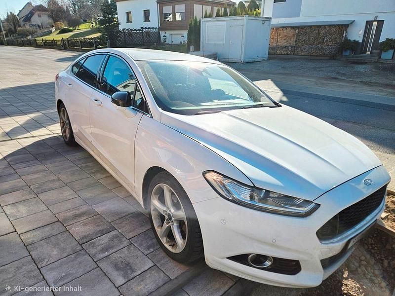 Gebraucht Ford Mondeo Titanium 150 PS (110 kW) 2015 Weiß Limousine