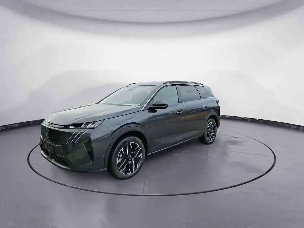 Neu Peugeot 5008 145 PS (106 kW) 2025 Silber SUV