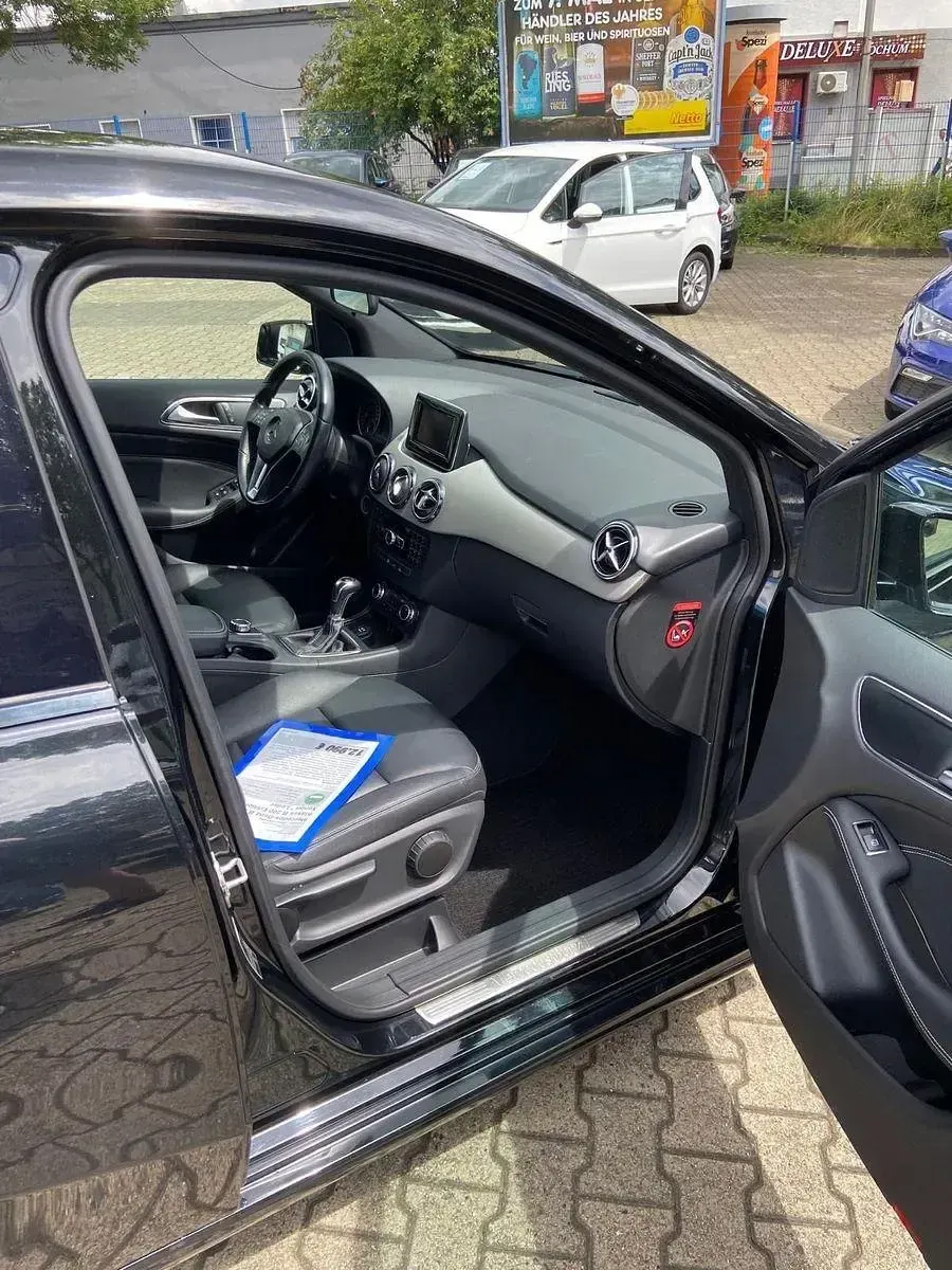 Gebraucht Mercedes B200 Edition 156 PS (114 kW) 2012 Schwarz Kleinwagen