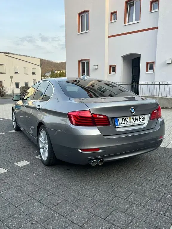 Gebraucht BMW 530 258 PS (189 kW) 2015 Grau Limousine