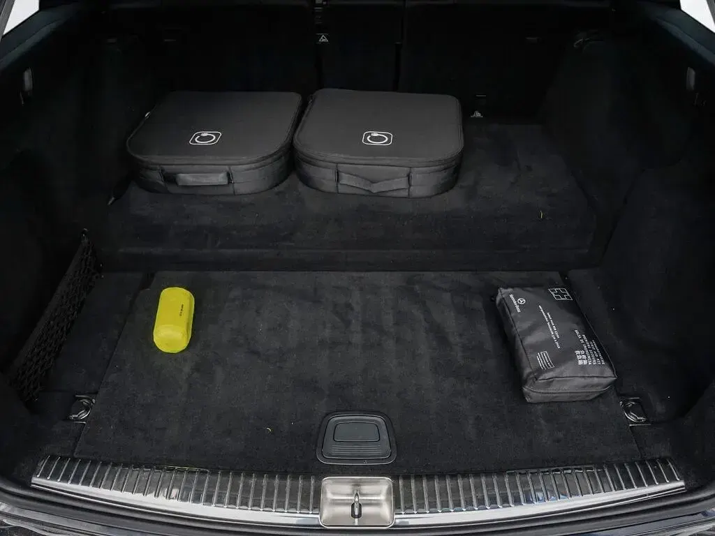 Gebraucht Mercedes E300 Avantgarde 194 PS (142 kW) 2022 Schwarz Limousine