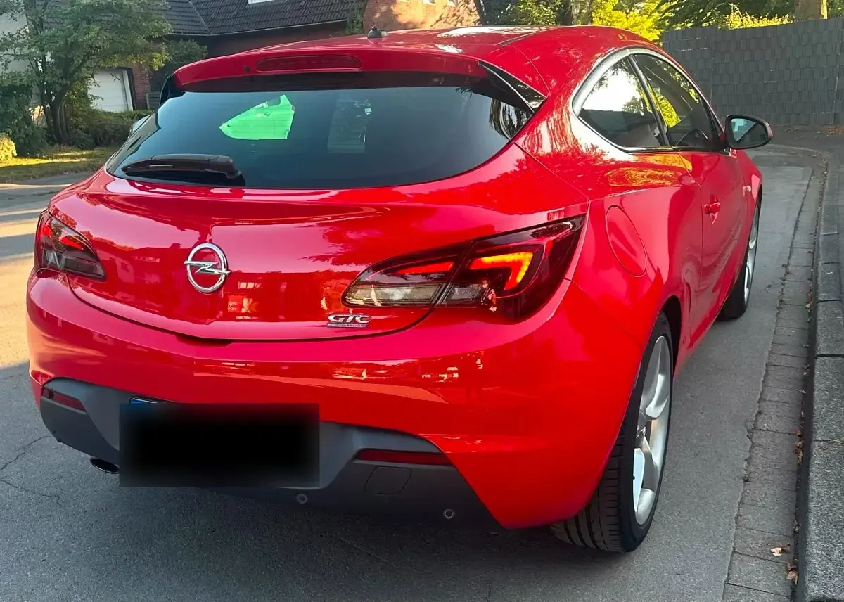 Gebraucht Opel Astra GTC 190 PS (139 kW) 2012 Rot Coupé