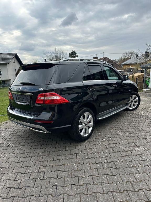 Gebraucht Mercedes ML350 258 PS (189 kW) 2012 Schwarz SUV