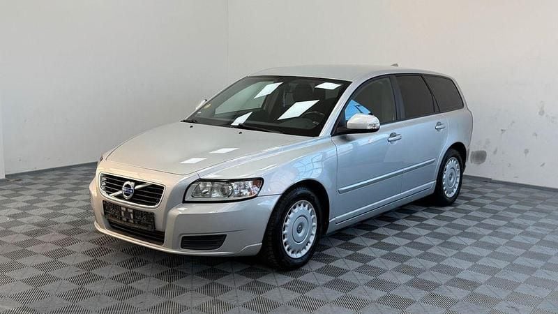 Gebraucht Volvo V50 Kinetic 114 PS (83 kW) 2011 Silber Kombi