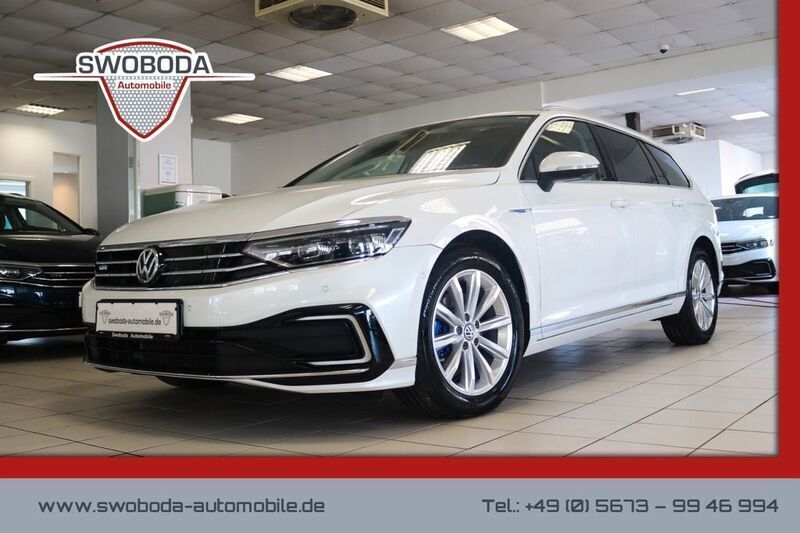 Oryxwhite perlmutteffekt Gebraucht 2020 VW Passat GTE Kombi | 25.950 € (Fairer Preis) - Bild 1/2