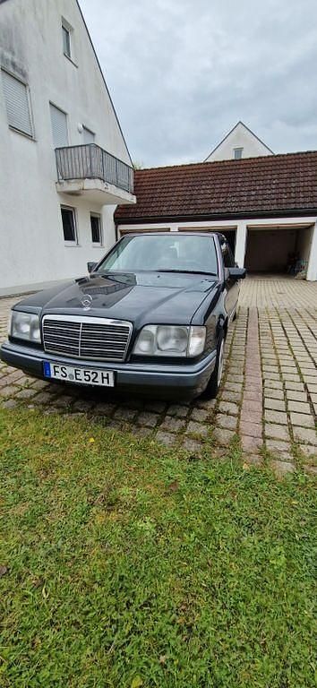 Schwarz Gebraucht 1994 Mercedes 300 Limousine | 19.000 € - Bild 1/4