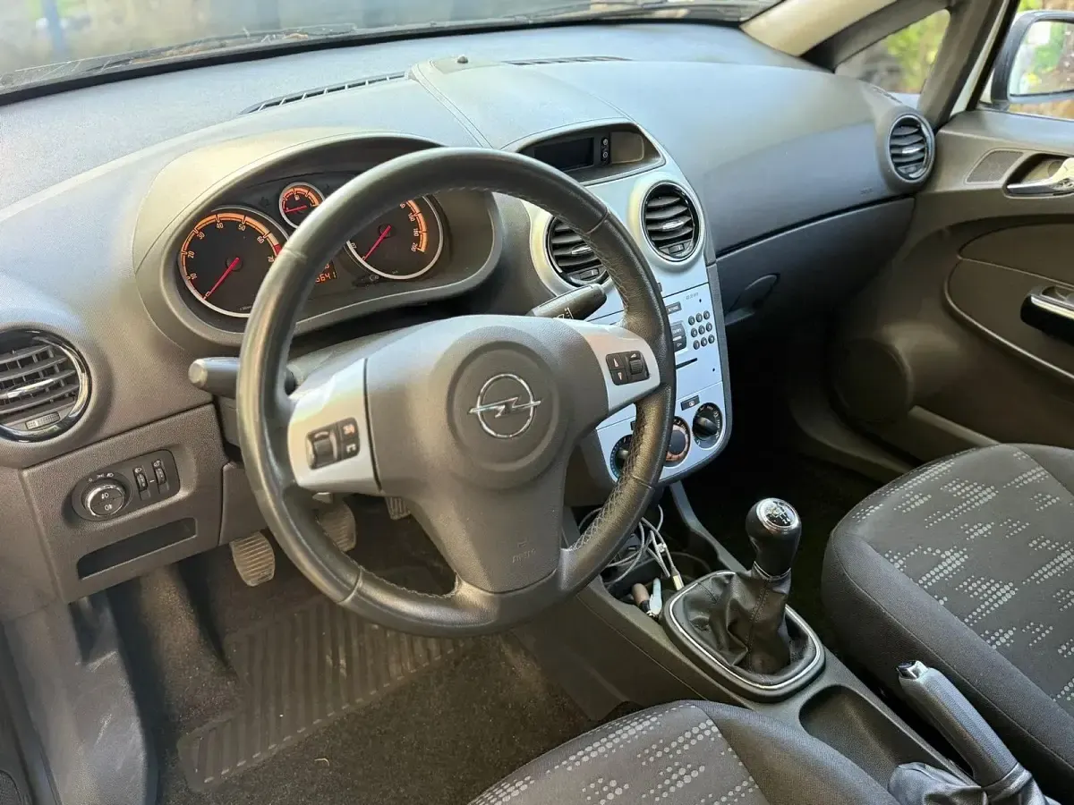 Gebraucht Opel Corsa S 85 PS (62 kW) 2011 Weiß Kleinwagen