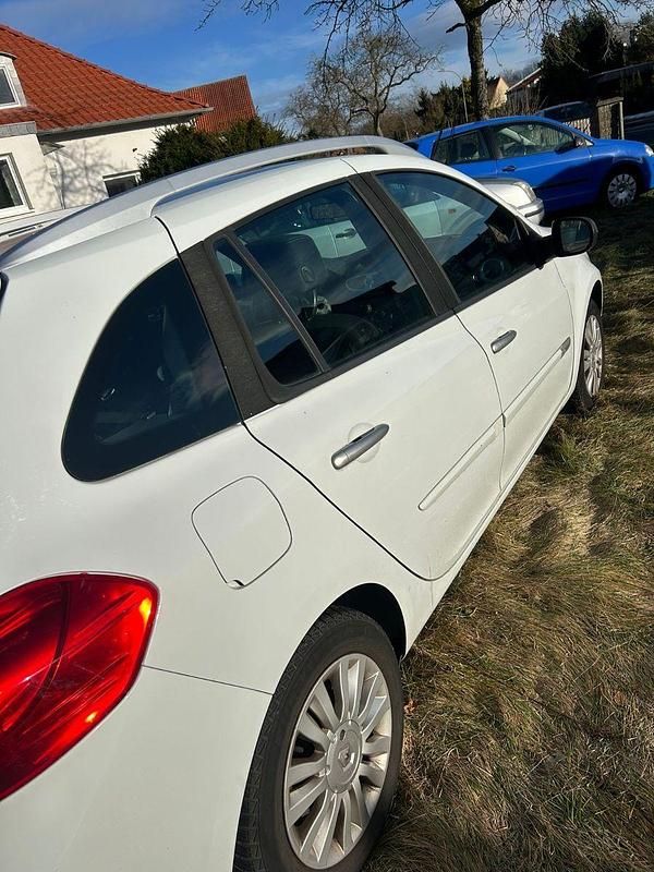 Gebraucht Renault Clio GrandTour 75 PS (55 kW) 2009 Weiß Kombi
