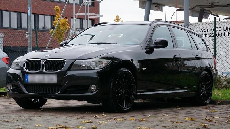 Schwarz Gebraucht 2011 BMW 320 Kombi | 9.000 € (Teuer) - Bild 1/4