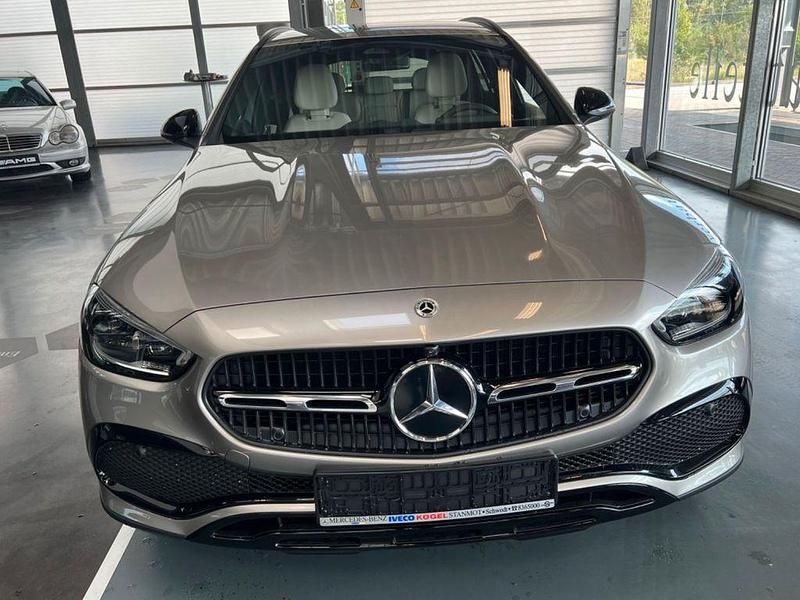 Grau Gebraucht 2024 Mercedes C220 Limousine | 35.300 € (Superpreis) - Bild 1/4