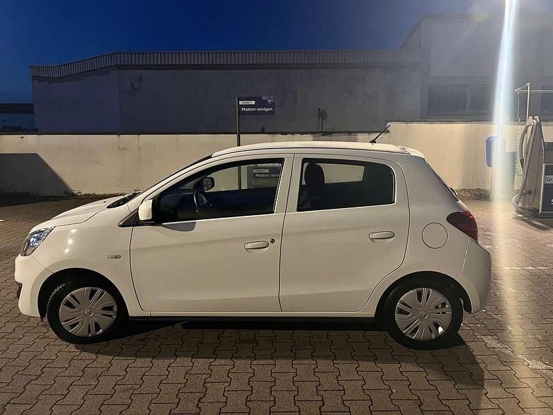 Gebraucht Mitsubishi Space Star Basis 71 PS (52 kW) 2019 Weiß Limousine