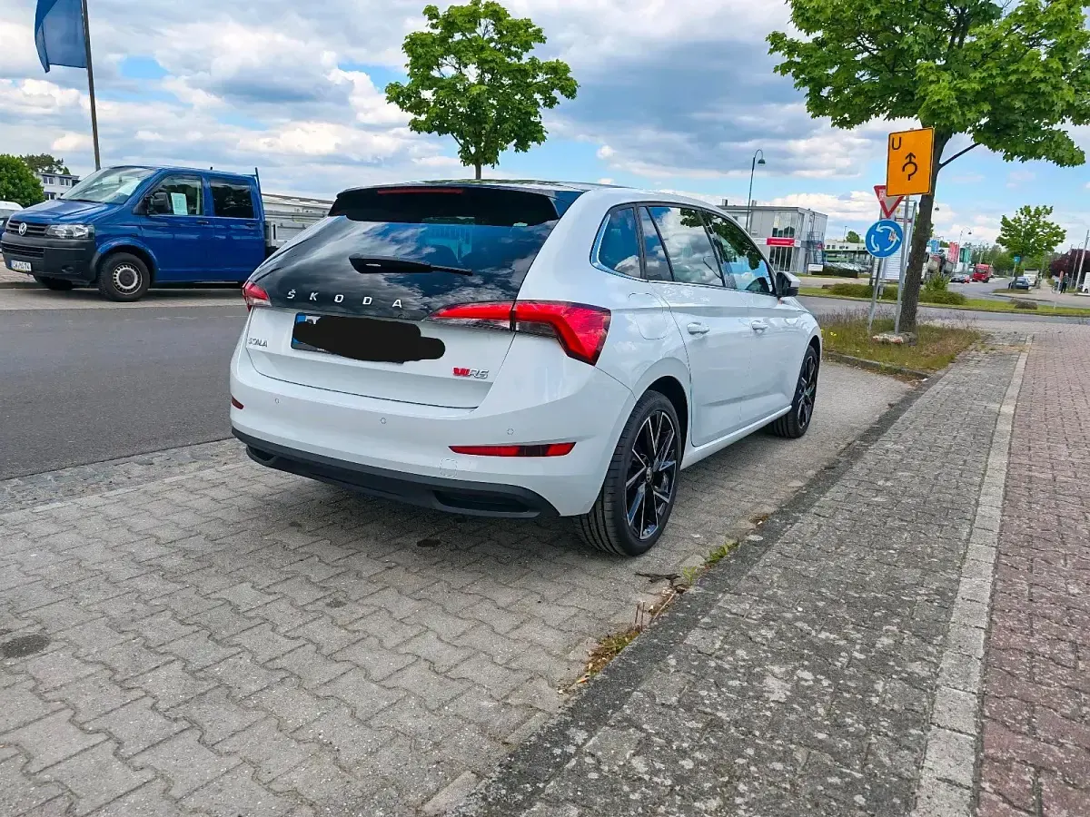Gebraucht Skoda Scala 150 PS (110 kW) 2024 Weiß Kleinwagen