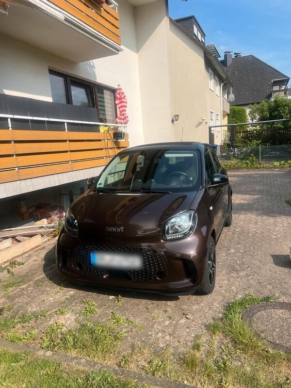 Braun Gebraucht 2021 Smart ForFour Electric Drive Kleinwagen | 9.499 € (Fairer Preis) - Bild 1/4