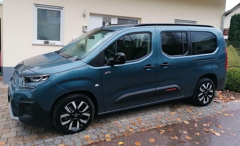 Blau Gebraucht 2025 Citroën Berlingo XTR Van / Kleinbus | 31.500 € (Fairer Preis) - Bild 1/4
