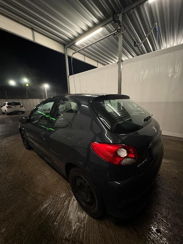 Gebraucht Peugeot 206+ 73 PS (53 kW) 2009 Grau Kleinwagen