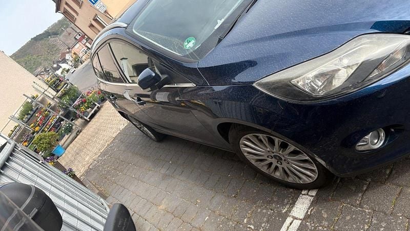 Gebraucht Ford Focus Titanium 182 PS (133 kW) 2012 Blau Kombi