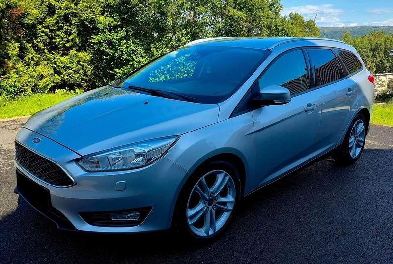 Gebraucht Ford Focus Trend 101 PS (74 kW) 2017 Grau Kombi