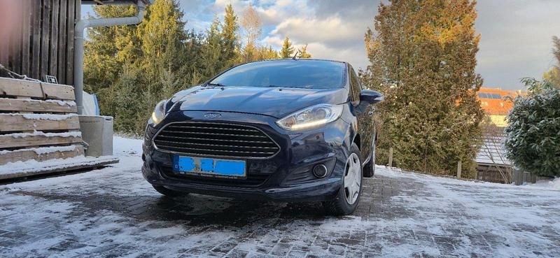 Blau Gebraucht 2015 Ford Fiesta SYNC Edition Kleinwagen | 4.990 € (Guter Preis) - Bild 1/4