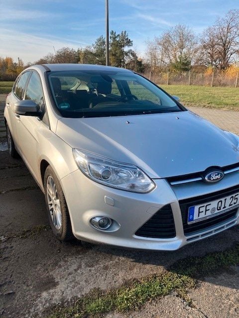 Second-hand Ford Focus Trend 101 CP (74 kW) 2012 Argintiu Berlinǎ