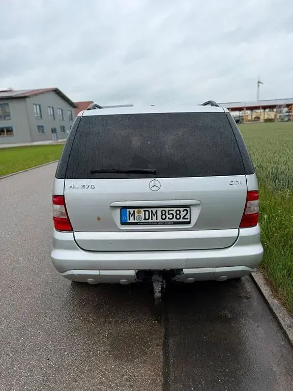 Gebraucht Mercedes ML270 163 PS (119 kW) 2002 Silber SUV