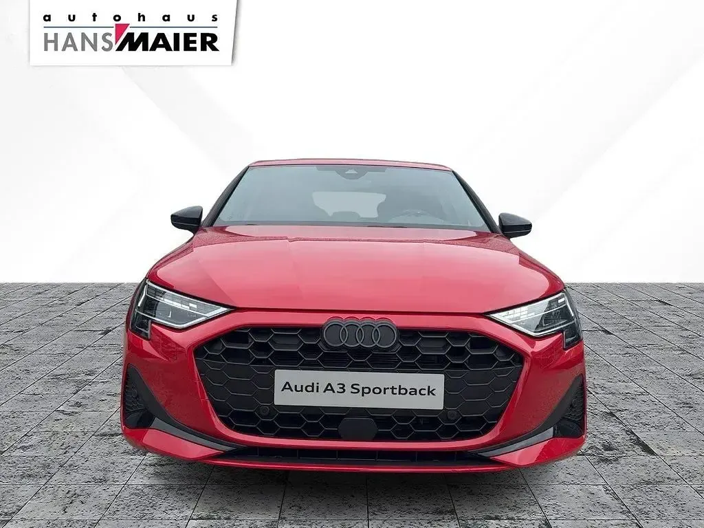 Używany Audi A3 Advanced 150 KM (110 kW) 2025 Czerwony Sedan/Limuzyna