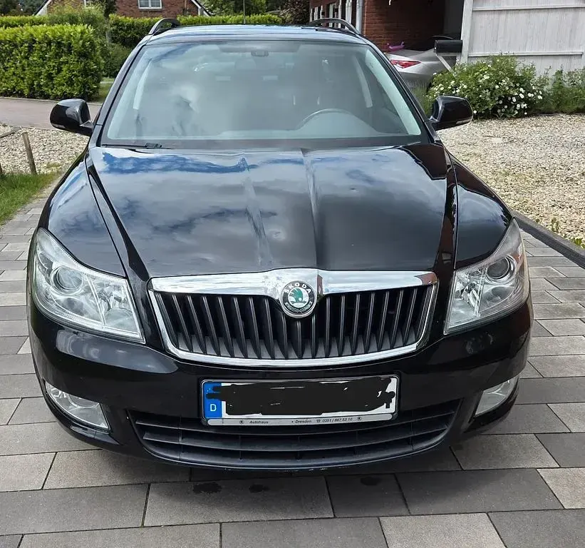 Gebraucht Skoda Octavia Ambition 122 PS (89 kW) 2013 Schwarz Kombi