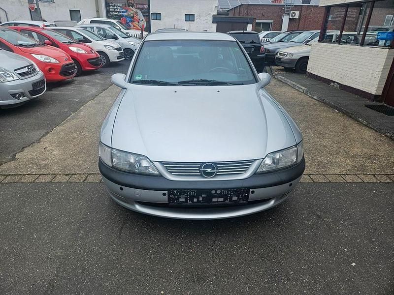 Gebraucht Opel Vectra 116 PS (85 kW) 1997 Silber Limousine