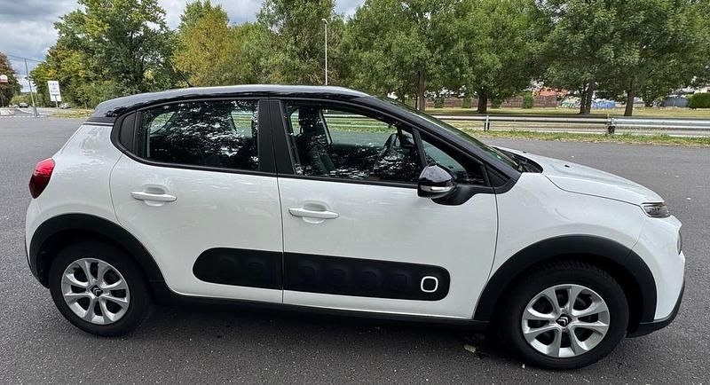 Weiß Gebraucht 2018 Citroën C3 PureTech Kleinwagen | 10.800 € (Teuer) - Bild 1/4