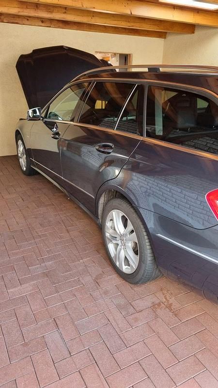 Gebraucht Mercedes E220 170 PS (125 kW) 2012 Grau Kombi