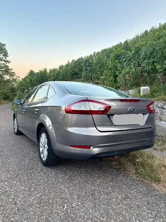 Gebraucht Ford Mondeo Titanium 163 PS (119 kW) 2013 Silber Limousine