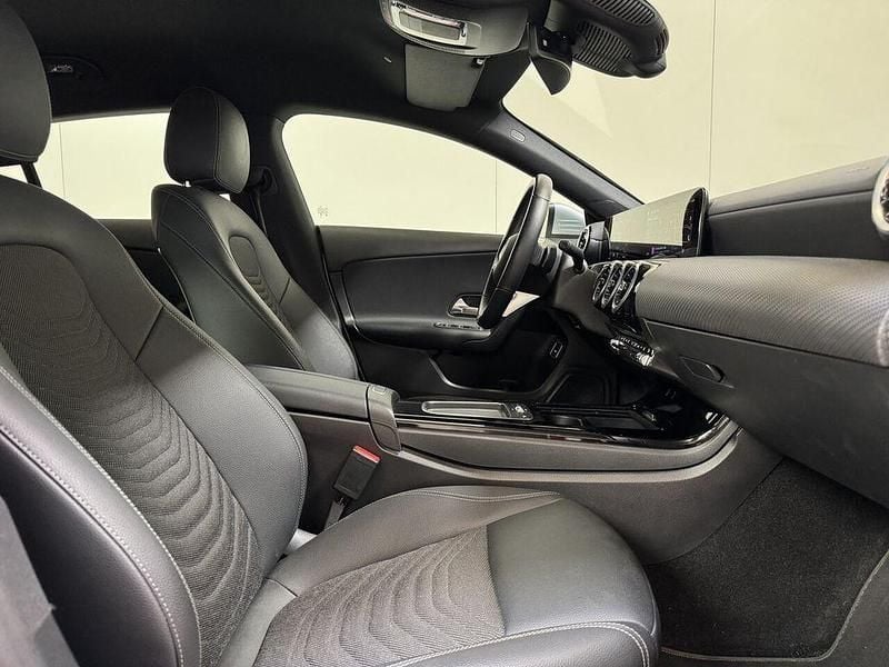 Gebraucht Mercedes CLA250e 218 PS (160 kW) 2024 Grau Limousine