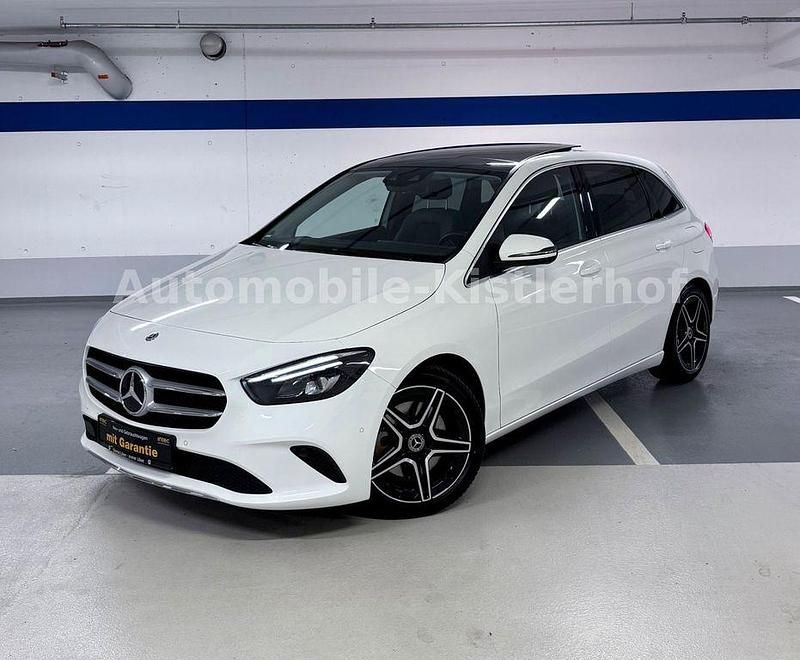 Weiß Gebraucht 2020 Mercedes B250 Van / Kleinbus | 24.999 € (Guter Preis) - Bild 1/4