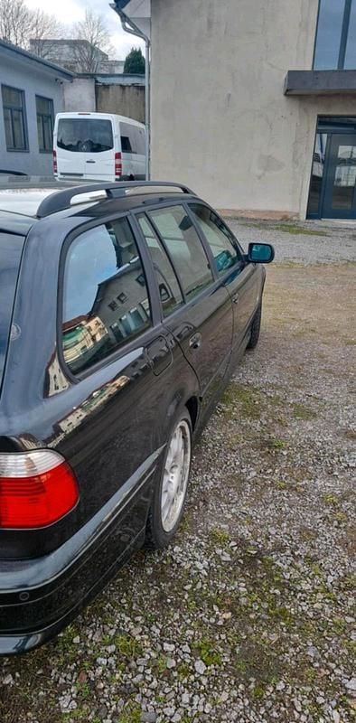 Gebraucht BMW 525 163 PS (119 kW) 2003 Schwarz Kombi