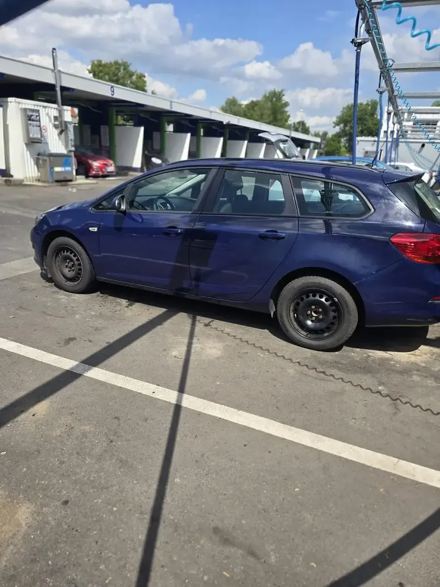 Gebraucht Opel Astra 100 PS (73 kW) 2013 Blau Kombi
