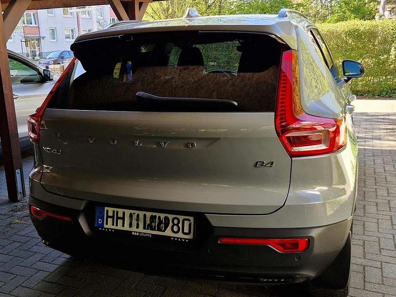 Usado Volvo XC40 Plus 197 HP (144 kW) 2024 Cinzento SUV