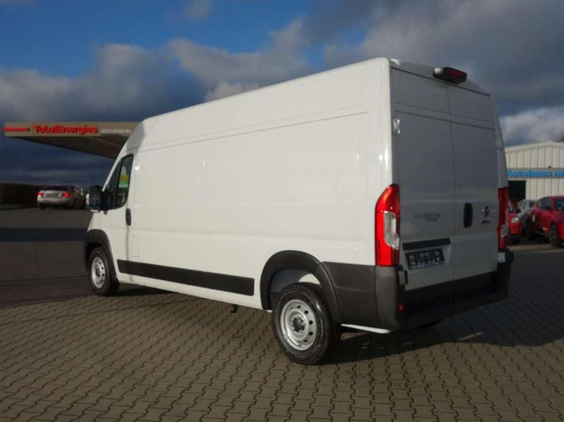 Gebraucht Fiat Ducato 160 PS (117 kW) 2023 Weiss (pastell) Van