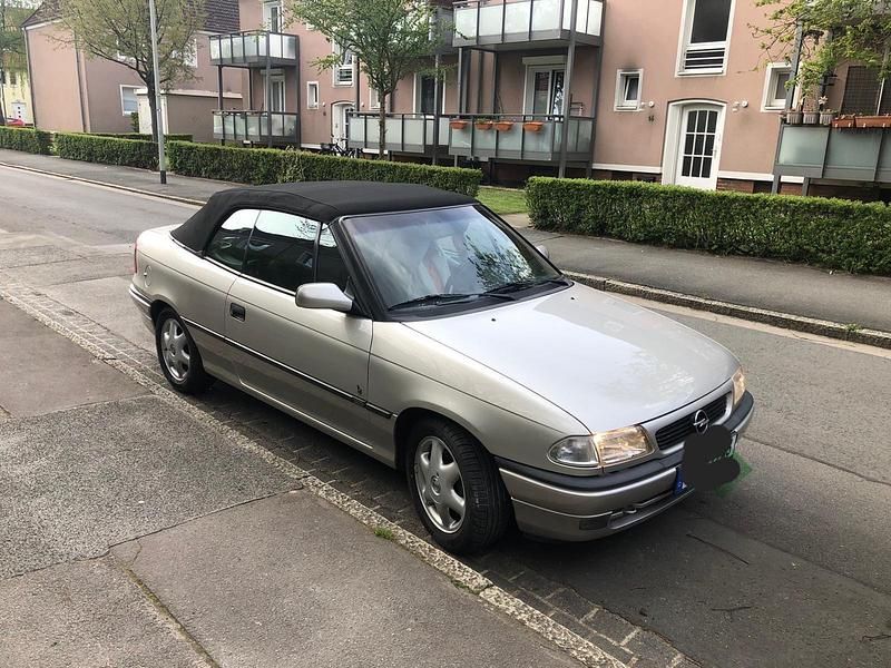 Beige Gebraucht 1997 Opel Astra Cabriolet Cabrio | 2.499 € (Fairer Preis) - Bild 1/4