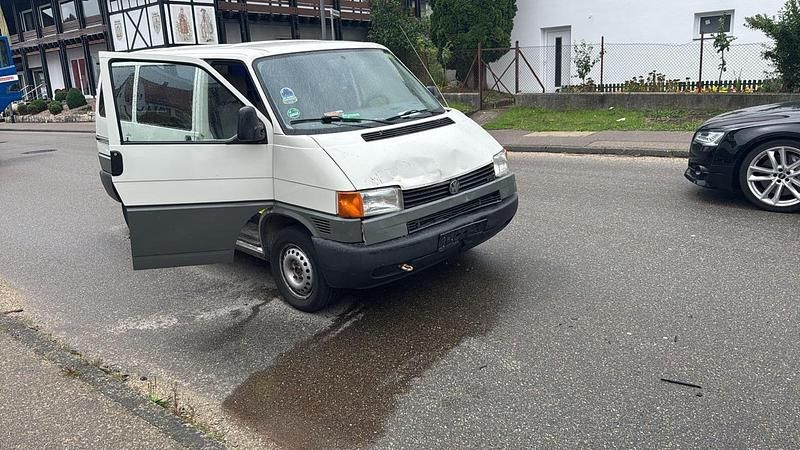 Weiß Gebraucht 2003 VW T4 Van | 12.345 € - Bild 1/4